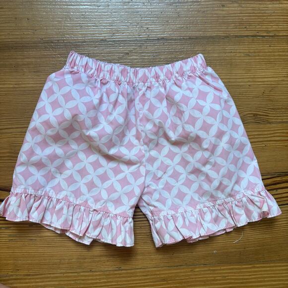 Shrimp & Grits Kids pink geometric ruffle trim girls shorts SIZE 2T - Picture 4 of 4